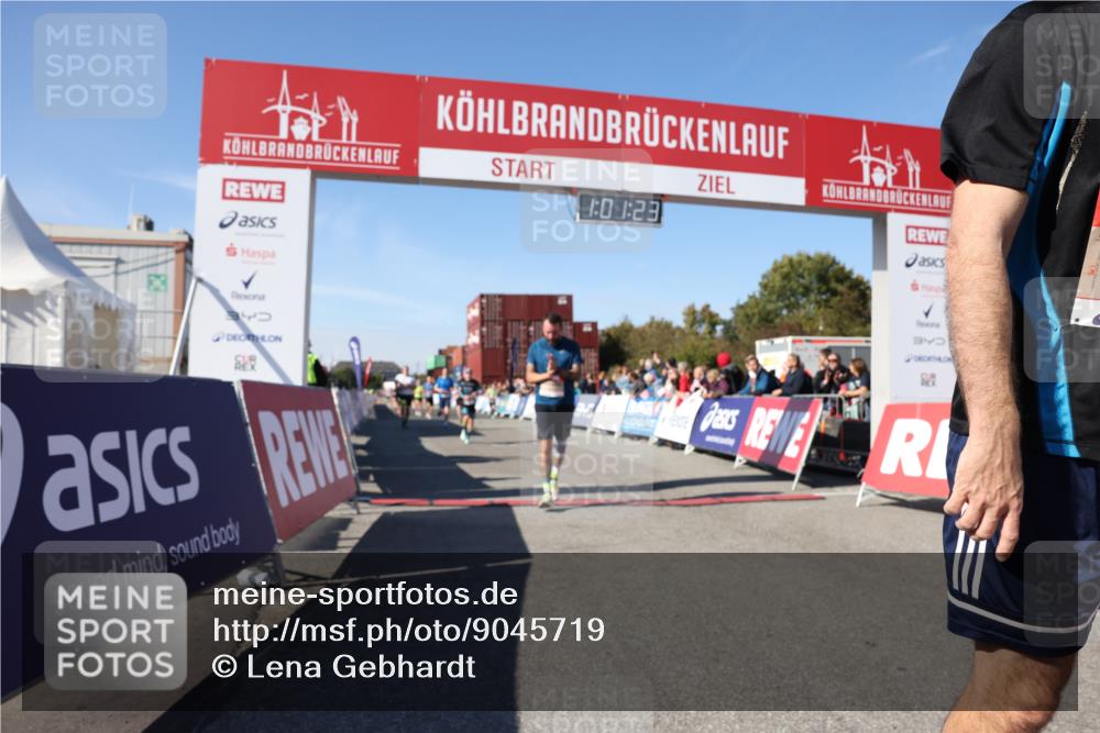 03.10.2025 - Köhlbrandbrückenlauf Lena Gebhardt http://msf.ph/oto/9045719 03.10.2025 13:01:23 Ziel 4199, 4284, 4292, 4304, 4737, 5915, 6187, 6307, 6775 meine-sportfotos.de
