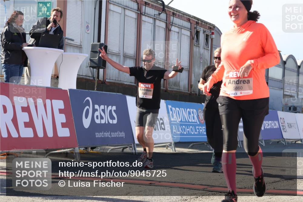 03.10.2025 - Köhlbrandbrückenlauf Luisa Fischer http://msf.ph/oto/9045725 03.10.2025 13:45:50 Ziel 5184, 5375, 5376, 5860, 6029 meine-sportfotos.de