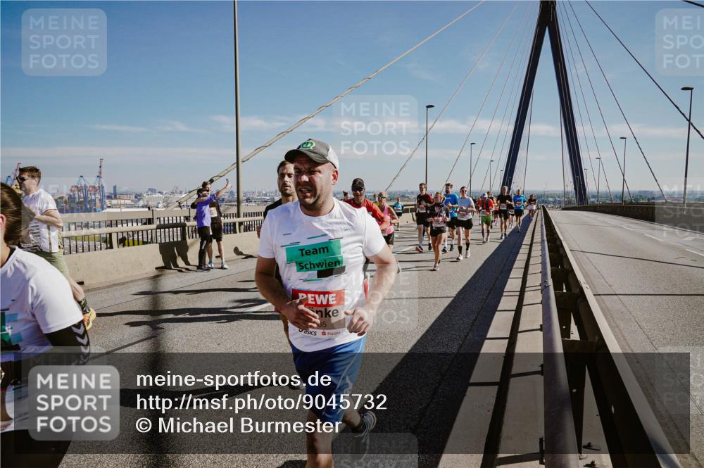 03.10.2025 - Köhlbrandbrückenlauf Michael Burmester http://msf.ph/oto/9045732 03.10.2025 12:28:11 Position 1  meine-sportfotos.de