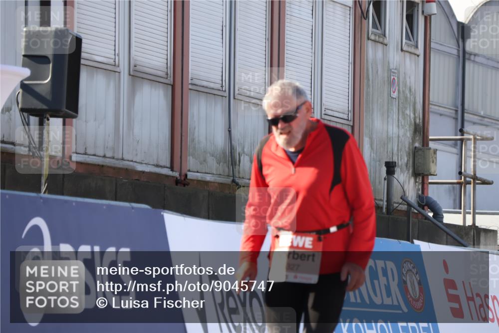 03.10.2025 - Köhlbrandbrückenlauf Luisa Fischer http://msf.ph/oto/9045747 03.10.2025 13:45:58 Ziel 7002, 4572, 5327, 5375, 5376, 5860, 6029 meine-sportfotos.de