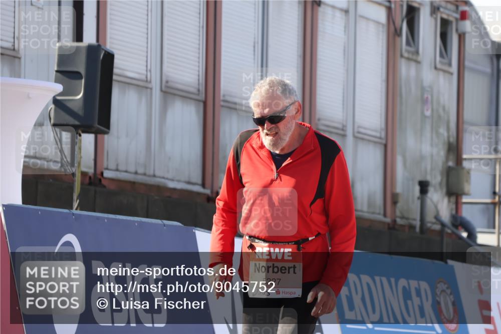 03.10.2025 - Köhlbrandbrückenlauf Luisa Fischer http://msf.ph/oto/9045752 03.10.2025 13:45:58 Ziel 7002, 4572, 5327, 5375, 5376, 5860, 6029 meine-sportfotos.de