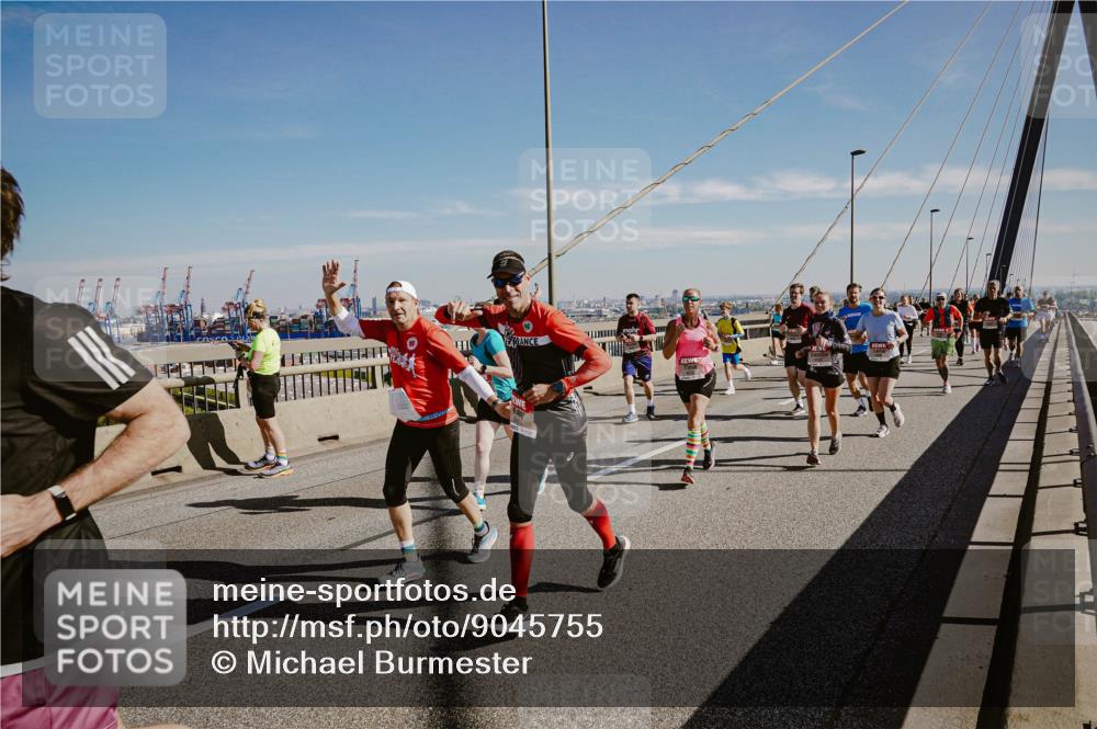 03.10.2025 - Köhlbrandbrückenlauf Michael Burmester http://msf.ph/oto/9045755 03.10.2025 12:28:12 Position 1  meine-sportfotos.de