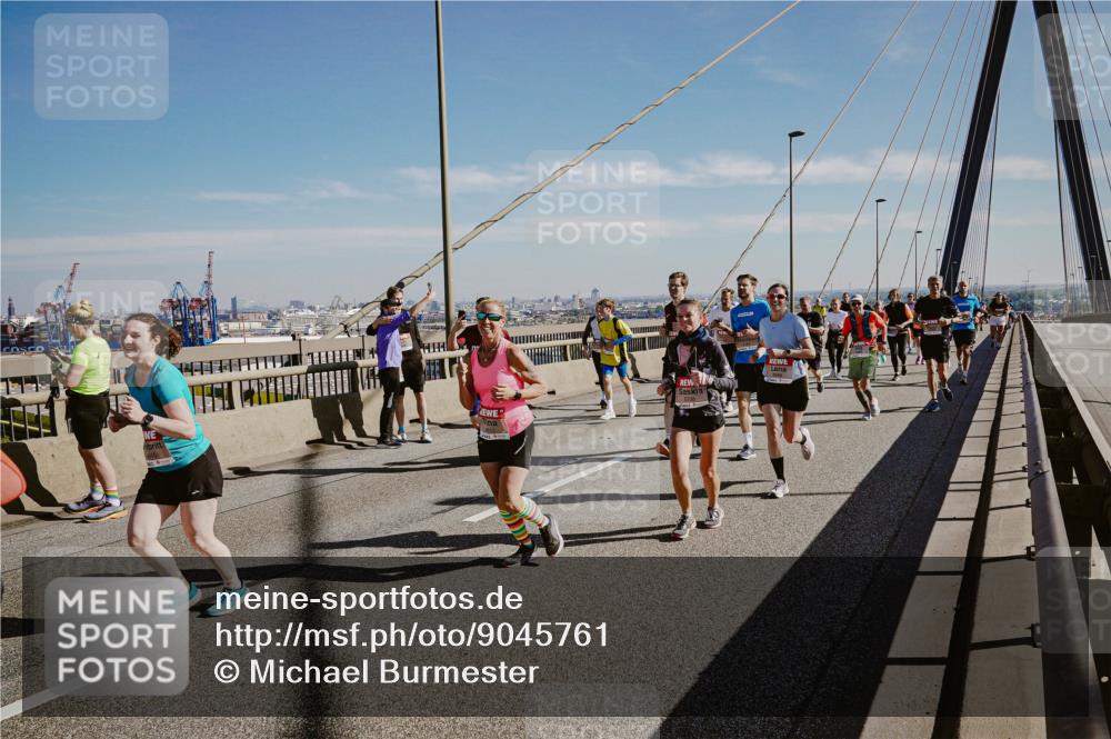 03.10.2025 - Köhlbrandbrückenlauf Michael Burmester http://msf.ph/oto/9045761 03.10.2025 12:28:13 Position 1  meine-sportfotos.de