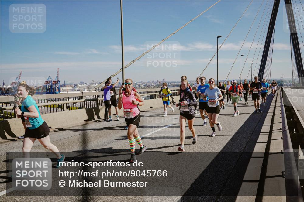 03.10.2025 - Köhlbrandbrückenlauf Michael Burmester http://msf.ph/oto/9045766 03.10.2025 12:28:13 Position 1  meine-sportfotos.de