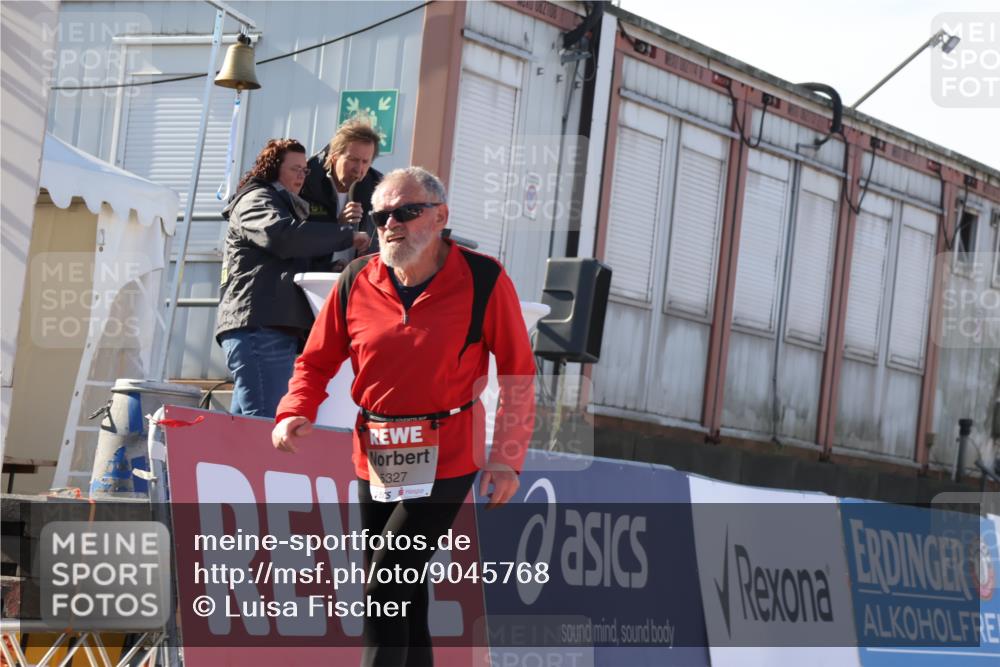 03.10.2025 - Köhlbrandbrückenlauf Luisa Fischer http://msf.ph/oto/9045768 03.10.2025 13:45:59 Ziel 7002, 4572, 5327, 5375, 5376, 5860, 6029 meine-sportfotos.de