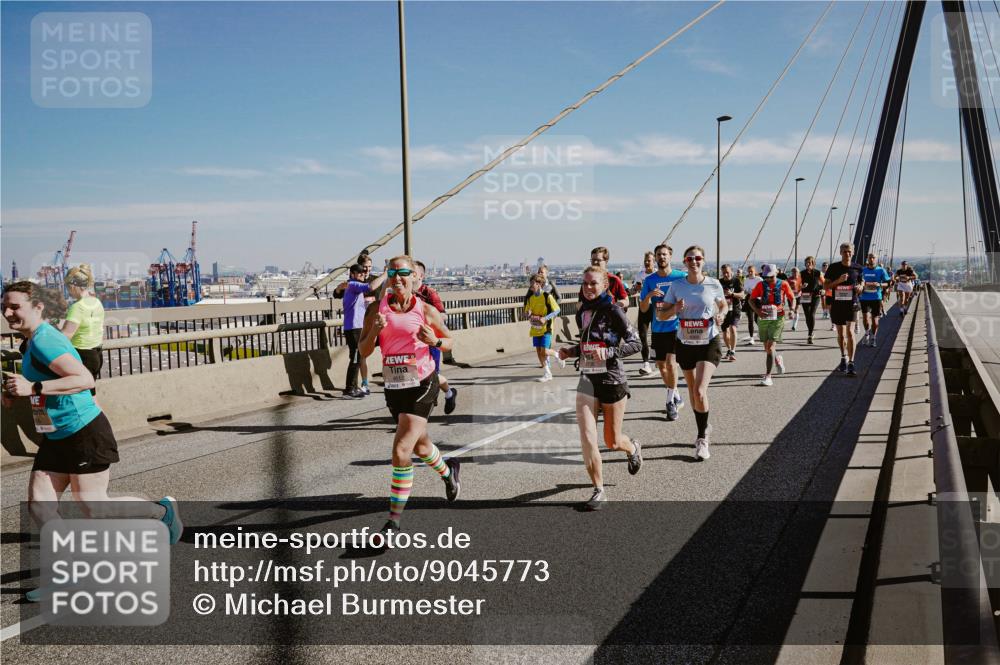 03.10.2025 - Köhlbrandbrückenlauf Michael Burmester http://msf.ph/oto/9045773 03.10.2025 12:28:13 Position 1  meine-sportfotos.de