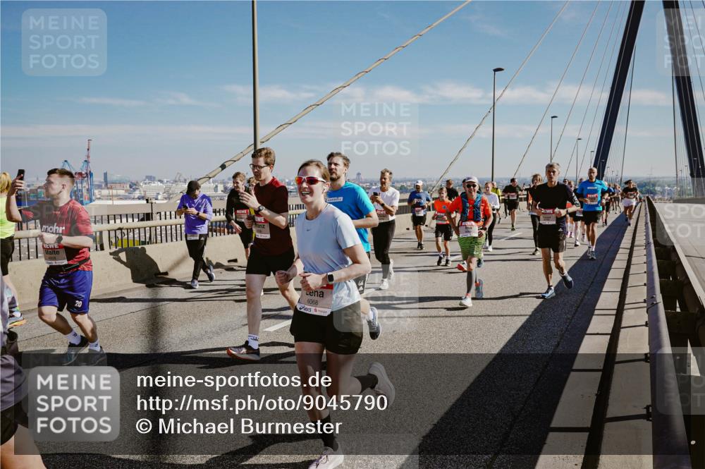 03.10.2025 - Köhlbrandbrückenlauf Michael Burmester http://msf.ph/oto/9045790 03.10.2025 12:28:14 Position 1 1441, 20, 6068 meine-sportfotos.de