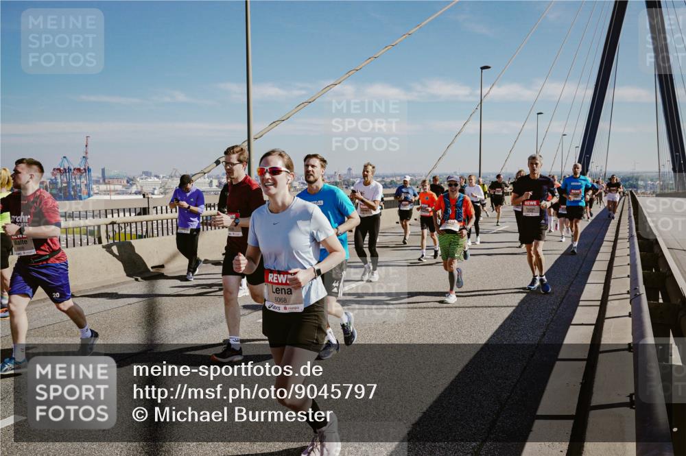 03.10.2025 - Köhlbrandbrückenlauf Michael Burmester http://msf.ph/oto/9045797 03.10.2025 12:28:14 Position 1 1441, 20, 6068 meine-sportfotos.de