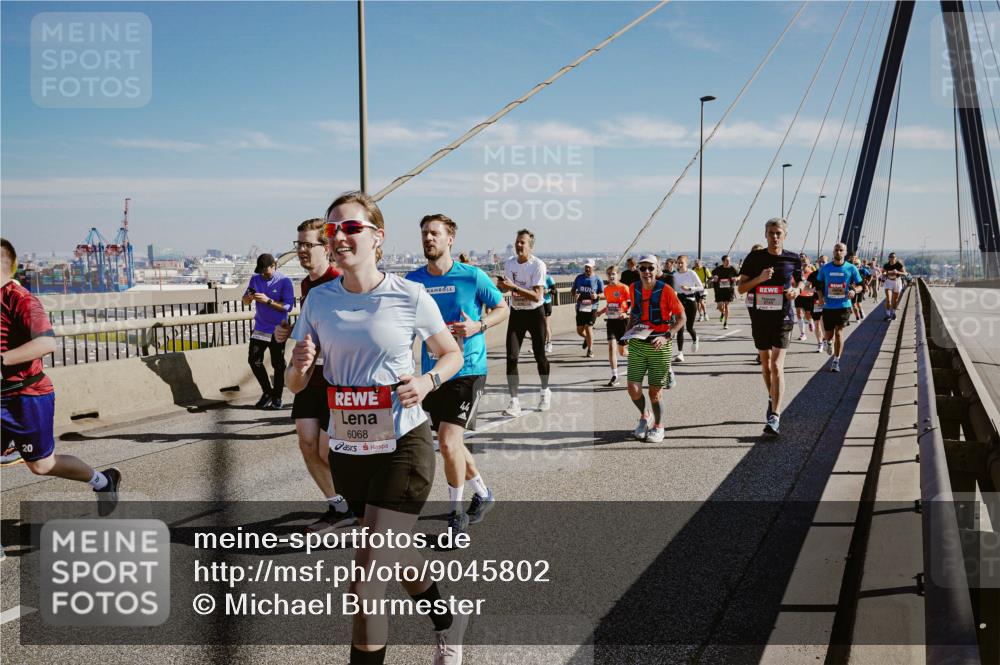 03.10.2025 - Köhlbrandbrückenlauf Michael Burmester http://msf.ph/oto/9045802 03.10.2025 12:28:15 Position 1 20, 6068 meine-sportfotos.de