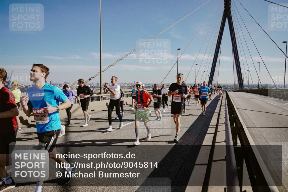 03.10.2025 - Köhlbrandbrückenlauf Michael Burmester http://msf.ph/oto/9045814 03.10.2025 12:28:15 Position 1 4197 meine-sportfotos.de
