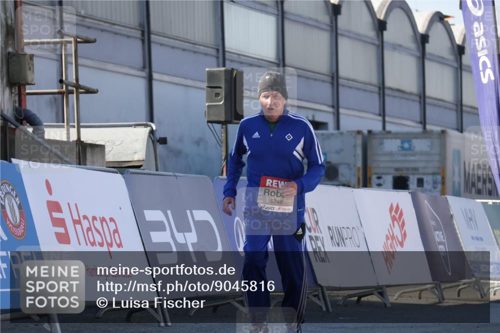 03.10.2025 - Köhlbrandbrückenlauf Luisa Fischer http://msf.ph/oto/9045816 03.10.2025 13:46:07 Ziel 7003, 9130, 4572, 5327, 5748 meine-sportfotos.de