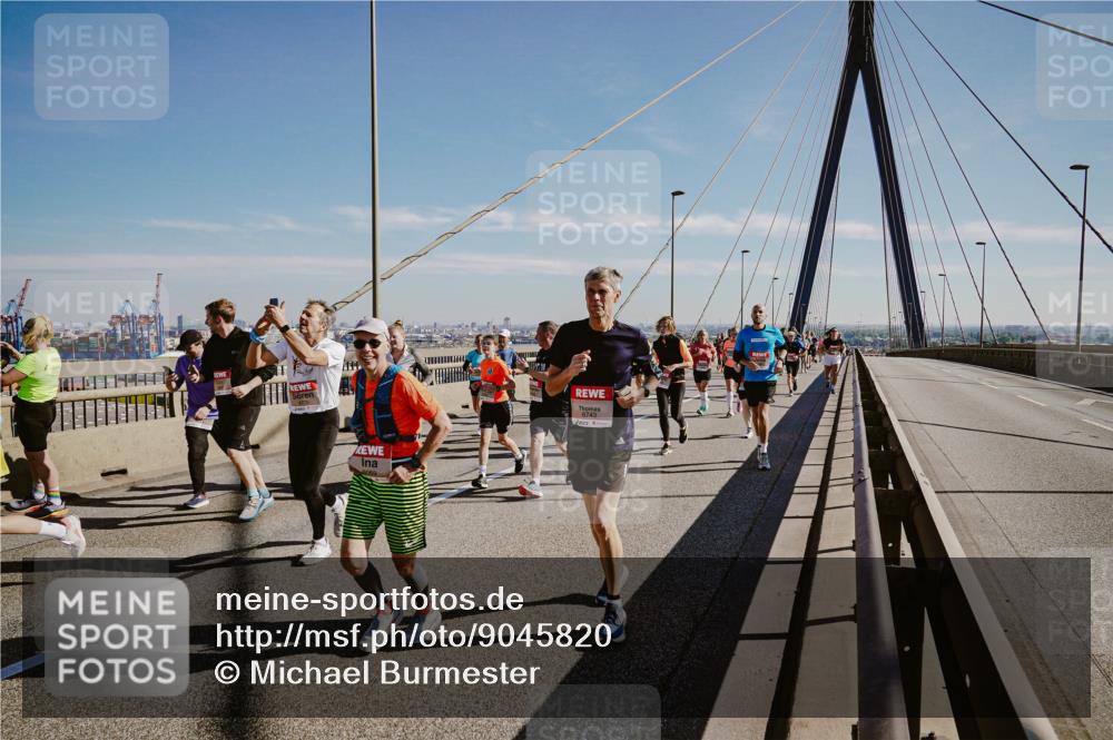 03.10.2025 - Köhlbrandbrückenlauf Michael Burmester http://msf.ph/oto/9045820 03.10.2025 12:28:16 Position 1 6743 meine-sportfotos.de