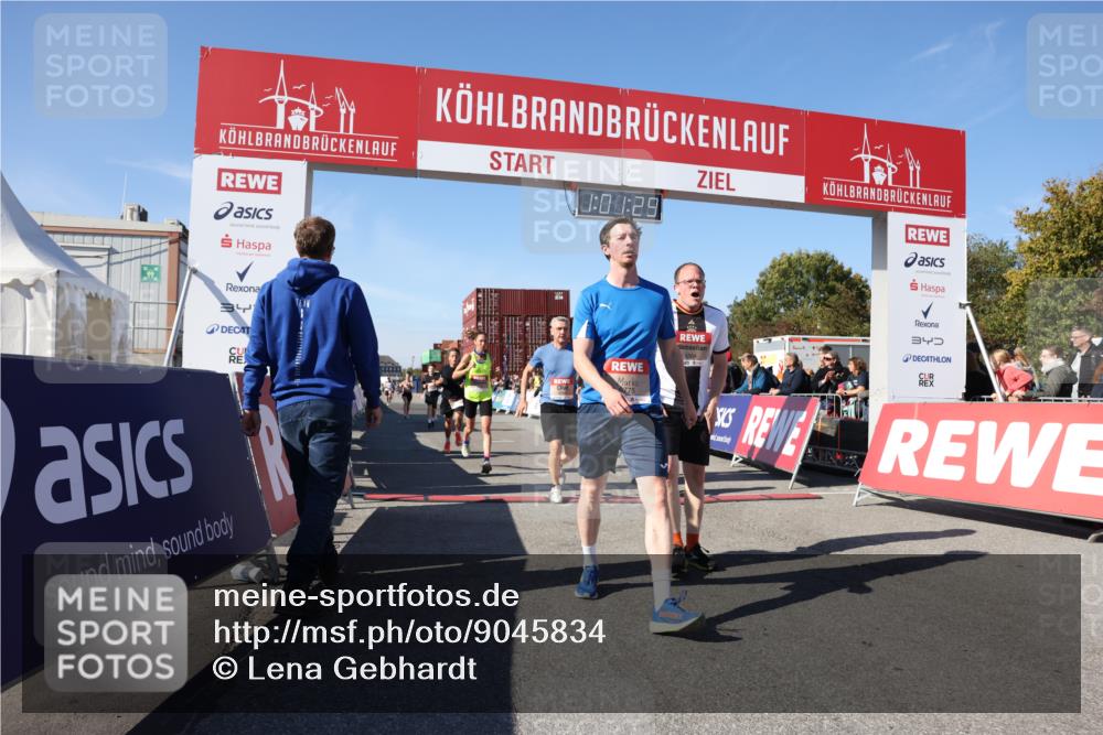 03.10.2025 - Köhlbrandbrückenlauf Lena Gebhardt http://msf.ph/oto/9045834 03.10.2025 13:01:30 Ziel 4047, 4073, 4199, 4219, 4220, 4284, 4292, 4304, 5424, 5915, 6187, 6775, 6801 meine-sportfotos.de
