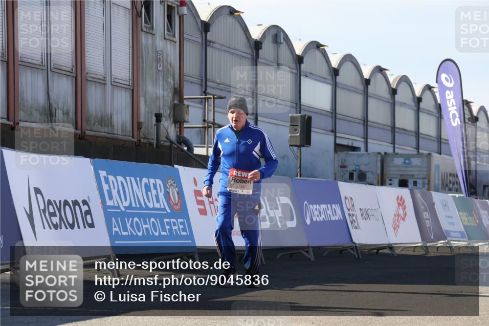 03.10.2025 - Köhlbrandbrückenlauf Luisa Fischer http://msf.ph/oto/9045836 03.10.2025 13:46:09 Ziel 7003, 9130, 9720, 4572, 5327, 5748 meine-sportfotos.de