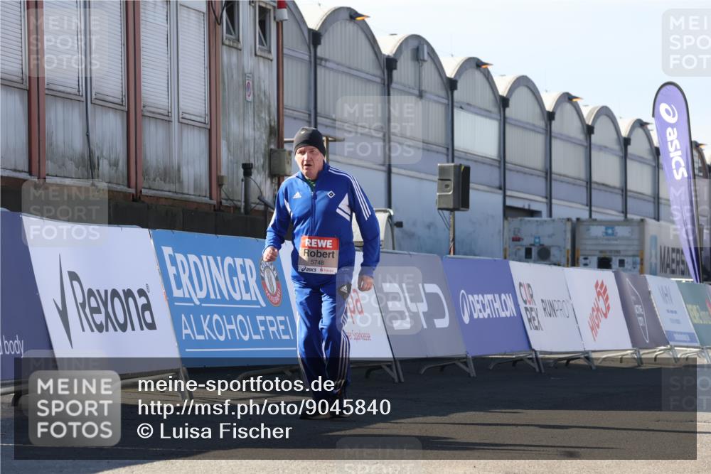 03.10.2025 - Köhlbrandbrückenlauf Luisa Fischer http://msf.ph/oto/9045840 03.10.2025 13:46:09 Ziel 7003, 9130, 9720, 4572, 5327, 5748 meine-sportfotos.de