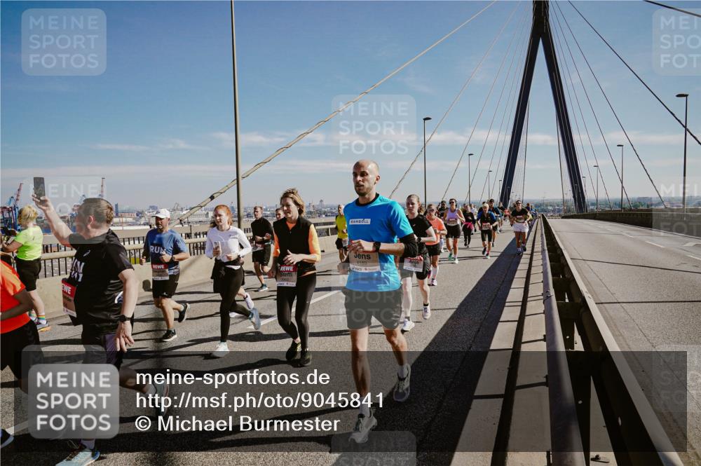 03.10.2025 - Köhlbrandbrückenlauf Michael Burmester http://msf.ph/oto/9045841 03.10.2025 12:28:18 Position 1 4189 meine-sportfotos.de