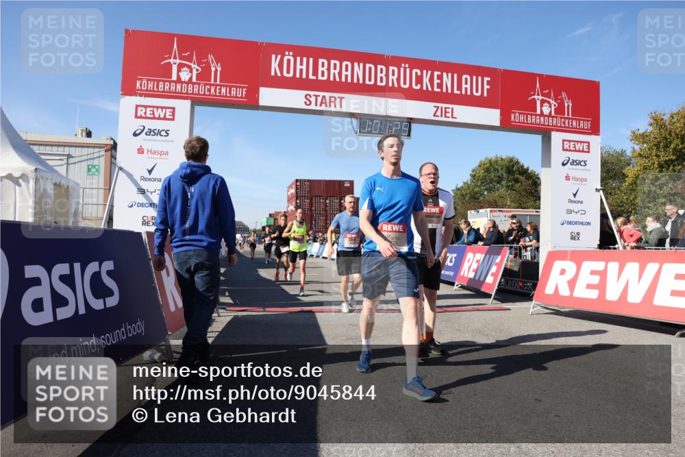 03.10.2025 - Köhlbrandbrückenlauf Lena Gebhardt http://msf.ph/oto/9045844 03.10.2025 13:01:30 Ziel 4047, 4073, 4199, 4219, 4220, 4284, 4292, 4304, 5424, 5915, 6187, 6775, 6801 meine-sportfotos.de