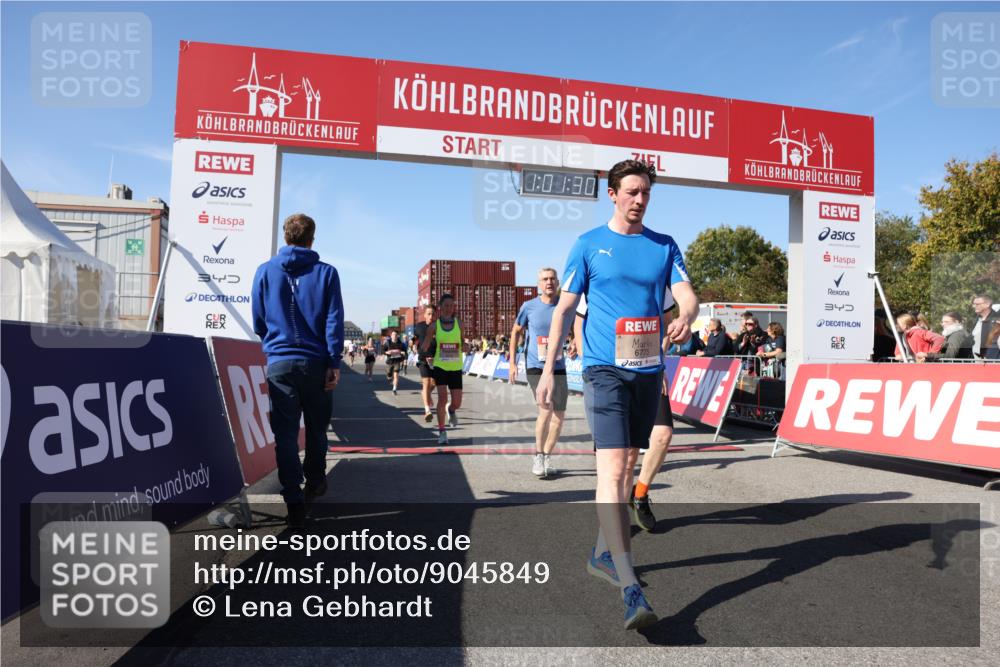 03.10.2025 - Köhlbrandbrückenlauf Lena Gebhardt http://msf.ph/oto/9045849 03.10.2025 13:01:30 Ziel 4047, 4073, 4199, 4219, 4220, 4284, 4292, 4304, 5424, 5915, 6187, 6775, 6801 meine-sportfotos.de
