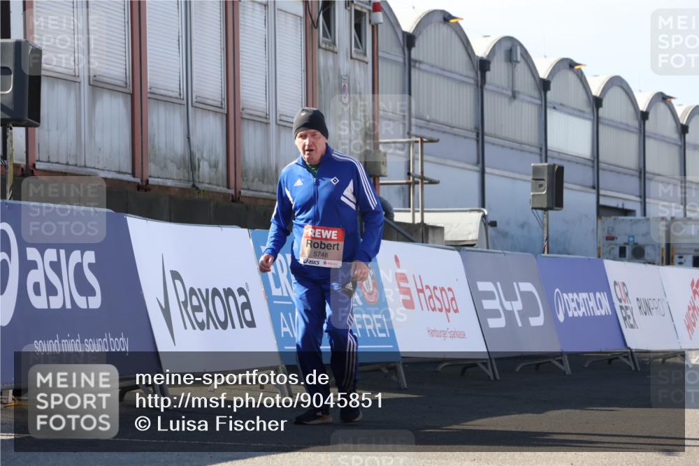 03.10.2025 - Köhlbrandbrückenlauf Luisa Fischer http://msf.ph/oto/9045851 03.10.2025 13:46:10 Ziel 7003, 9130, 9720, 4572, 5327, 5748 meine-sportfotos.de