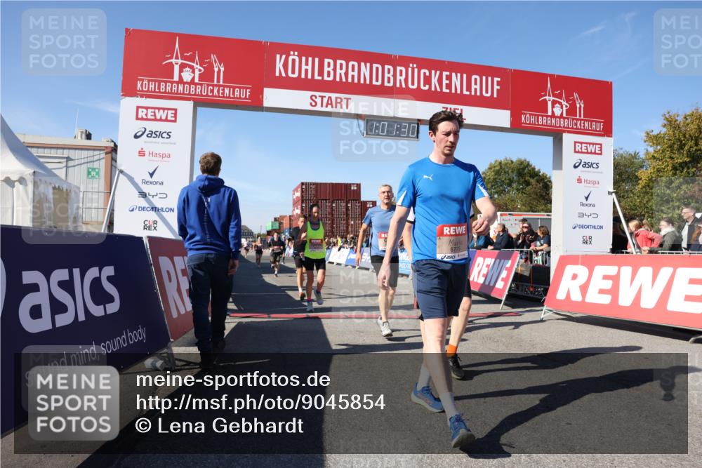 03.10.2025 - Köhlbrandbrückenlauf Lena Gebhardt http://msf.ph/oto/9045854 03.10.2025 13:01:30 Ziel 4047, 4073, 4199, 4219, 4220, 4284, 4292, 4304, 5424, 5915, 6187, 6775, 6801 meine-sportfotos.de