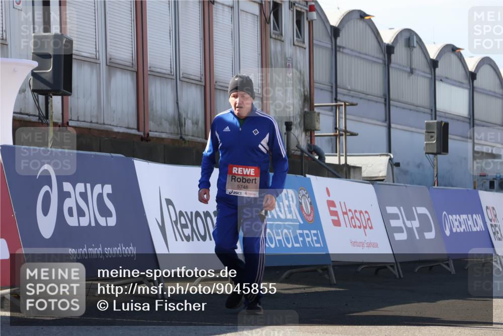 03.10.2025 - Köhlbrandbrückenlauf Luisa Fischer http://msf.ph/oto/9045855 03.10.2025 13:46:10 Ziel 7003, 9130, 9720, 4572, 5327, 5748 meine-sportfotos.de