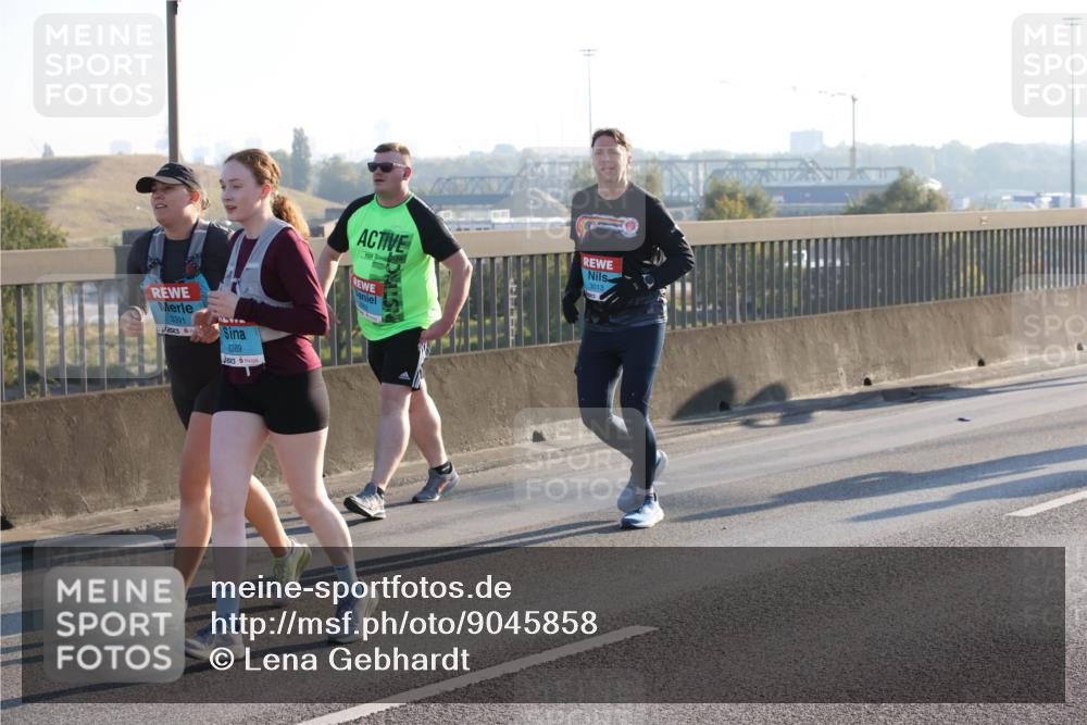 03.10.2025 - Köhlbrandbrückenlauf Lena Gebhardt http://msf.ph/oto/9045858 03.10.2025 09:27:55 Position 1 3391, 3389, 3013 meine-sportfotos.de