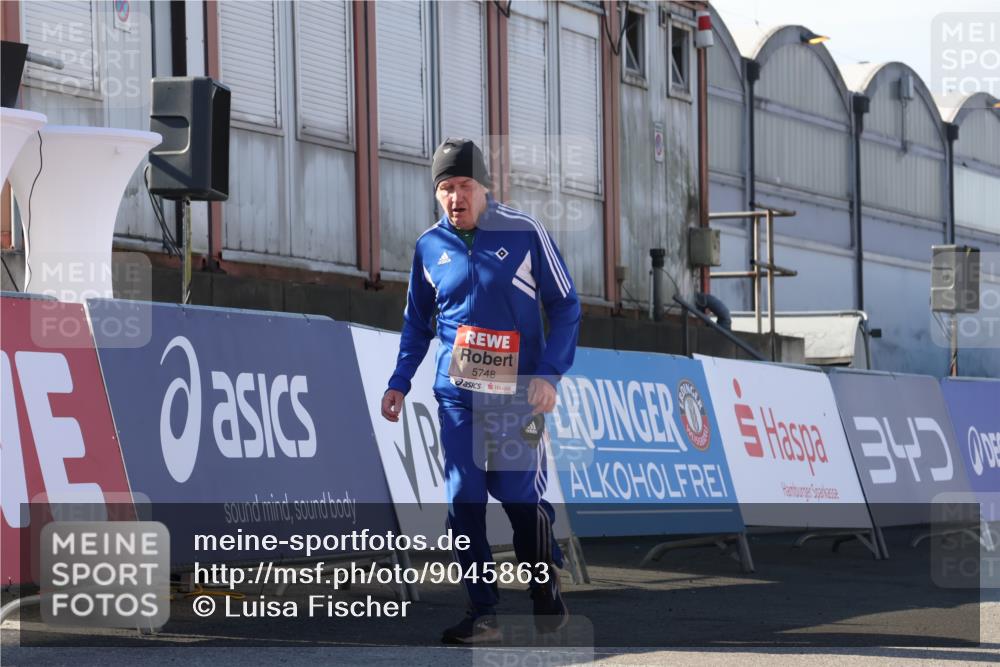 03.10.2025 - Köhlbrandbrückenlauf Luisa Fischer http://msf.ph/oto/9045863 03.10.2025 13:46:10 Ziel 7003, 9130, 9720, 4572, 5327, 5748 meine-sportfotos.de