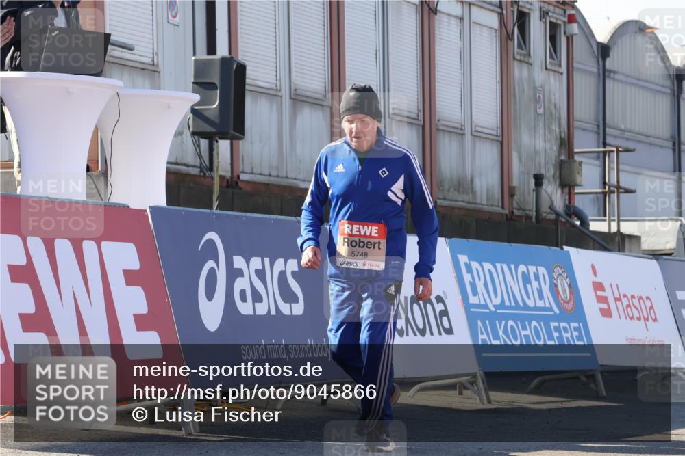 03.10.2025 - Köhlbrandbrückenlauf Luisa Fischer http://msf.ph/oto/9045866 03.10.2025 13:46:11 Ziel 7003, 9130, 9720, 4572, 5748 meine-sportfotos.de