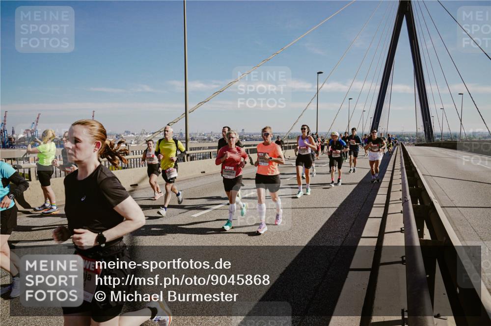 03.10.2025 - Köhlbrandbrückenlauf Michael Burmester http://msf.ph/oto/9045868 03.10.2025 12:28:20 Position 1 6098 meine-sportfotos.de