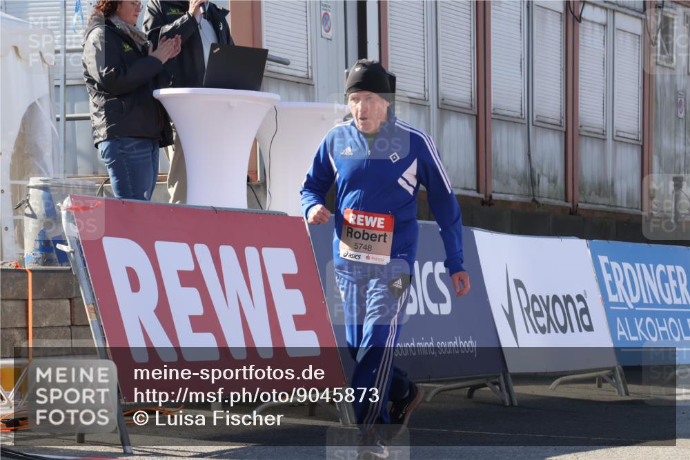 03.10.2025 - Köhlbrandbrückenlauf Luisa Fischer http://msf.ph/oto/9045873 03.10.2025 13:46:11 Ziel 7003, 9130, 9720, 4572, 5748 meine-sportfotos.de