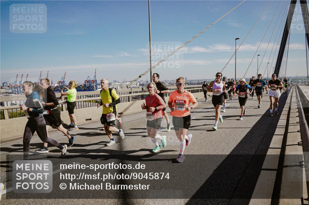 03.10.2025 - Köhlbrandbrückenlauf Michael Burmester http://msf.ph/oto/9045874 03.10.2025 12:28:20 Position 1 4408 meine-sportfotos.de