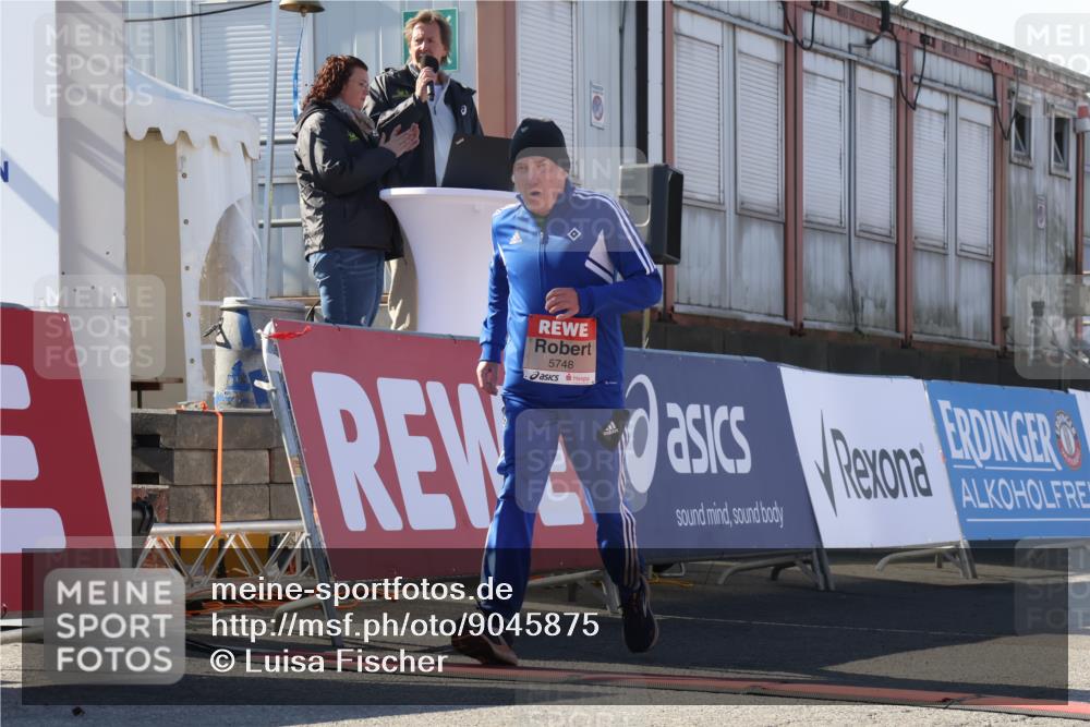 03.10.2025 - Köhlbrandbrückenlauf Luisa Fischer http://msf.ph/oto/9045875 03.10.2025 13:46:12 Ziel 7003, 9130, 9720, 4572, 5748 meine-sportfotos.de