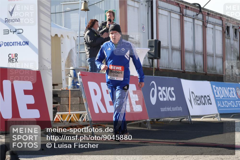 03.10.2025 - Köhlbrandbrückenlauf Luisa Fischer http://msf.ph/oto/9045880 03.10.2025 13:46:12 Ziel 7003, 9130, 9720, 4572, 5748 meine-sportfotos.de