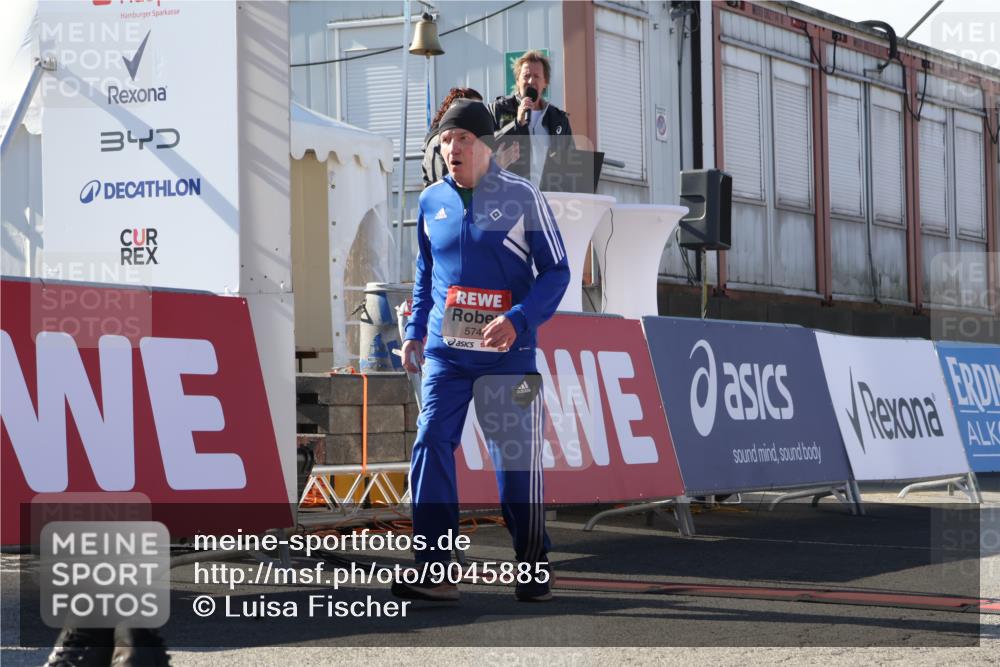 03.10.2025 - Köhlbrandbrückenlauf Luisa Fischer http://msf.ph/oto/9045885 03.10.2025 13:46:12 Ziel 7003, 9130, 9720, 4572, 5748 meine-sportfotos.de