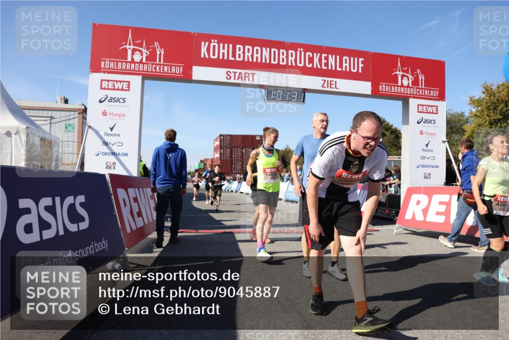 03.10.2025 - Köhlbrandbrückenlauf Lena Gebhardt http://msf.ph/oto/9045887 03.10.2025 13:01:32 Ziel 4047, 4073, 4199, 4219, 4220, 4284, 4292, 4304, 5424, 5915, 6187, 6775, 6801 meine-sportfotos.de