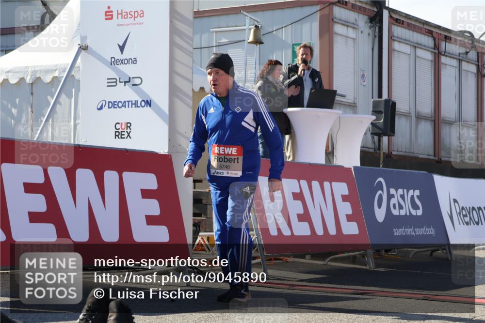 03.10.2025 - Köhlbrandbrückenlauf Luisa Fischer http://msf.ph/oto/9045890 03.10.2025 13:46:13 Ziel 7003, 9130, 9720, 4572, 5748 meine-sportfotos.de
