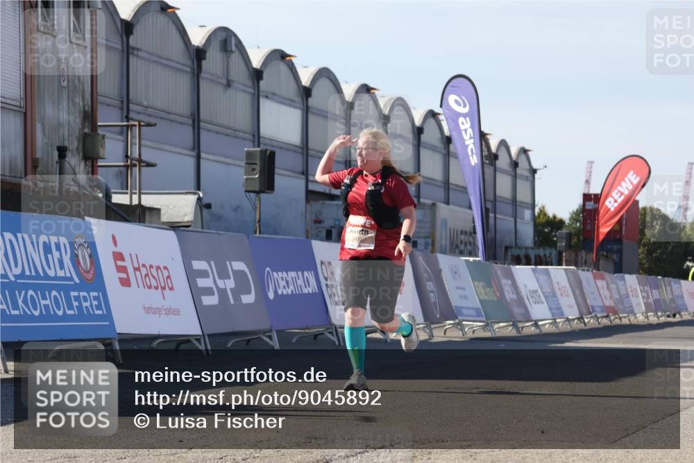 03.10.2025 - Köhlbrandbrückenlauf Luisa Fischer http://msf.ph/oto/9045892 03.10.2025 13:46:25 Ziel 5900 meine-sportfotos.de