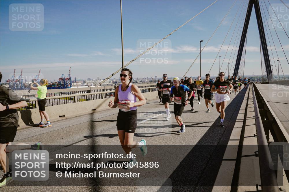03.10.2025 - Köhlbrandbrückenlauf Michael Burmester http://msf.ph/oto/9045896 03.10.2025 12:28:21 Position 1 5103 meine-sportfotos.de