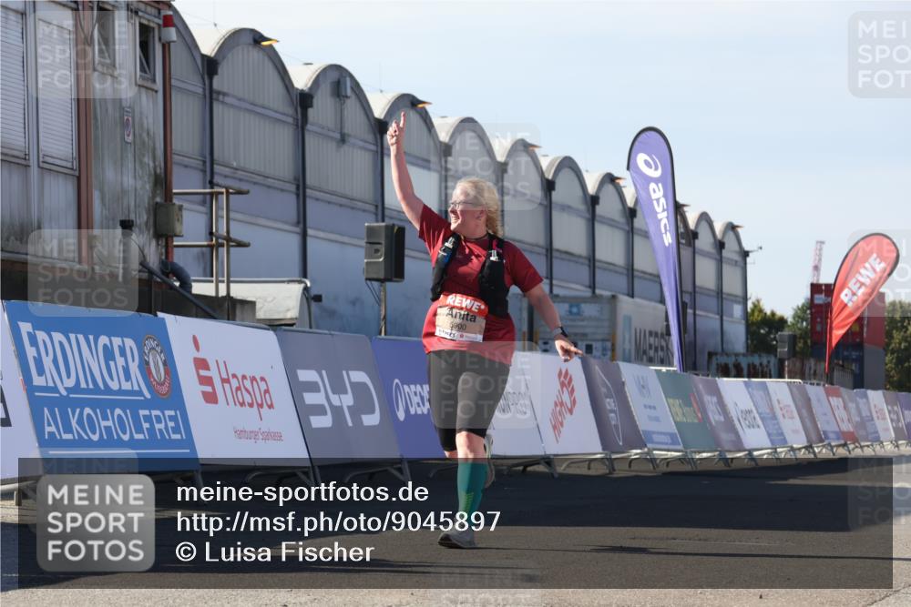 03.10.2025 - Köhlbrandbrückenlauf Luisa Fischer http://msf.ph/oto/9045897 03.10.2025 13:46:26 Ziel 5900 meine-sportfotos.de