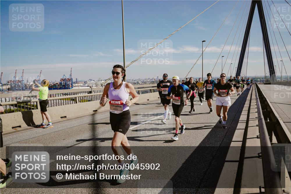 03.10.2025 - Köhlbrandbrückenlauf Michael Burmester http://msf.ph/oto/9045902 03.10.2025 12:28:21 Position 1 5103 meine-sportfotos.de