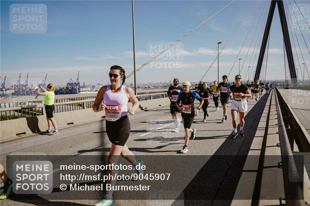 03.10.2025 - Köhlbrandbrückenlauf Michael Burmester http://msf.ph/oto/9045907 03.10.2025 12:28:21 Position 1 5103 meine-sportfotos.de