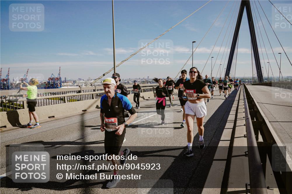 03.10.2025 - Köhlbrandbrückenlauf Michael Burmester http://msf.ph/oto/9045923 03.10.2025 12:28:22 Position 1 6318 meine-sportfotos.de