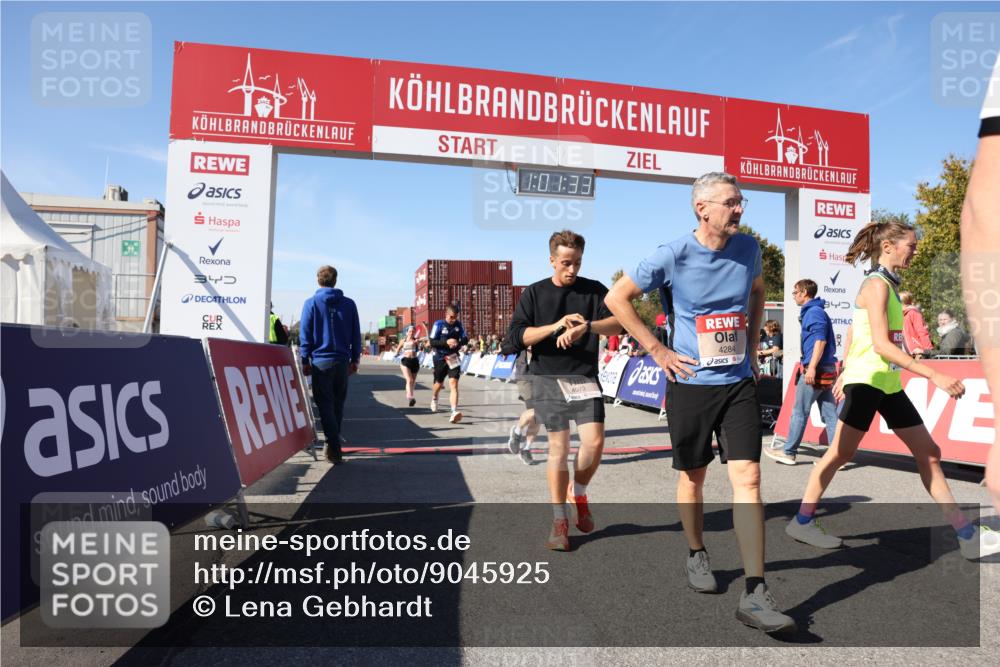03.10.2025 - Köhlbrandbrückenlauf Lena Gebhardt http://msf.ph/oto/9045925 03.10.2025 13:01:33 Ziel 4047, 4073, 4199, 4219, 4220, 4284, 4292, 4304, 5424, 6187, 6775, 6801 meine-sportfotos.de