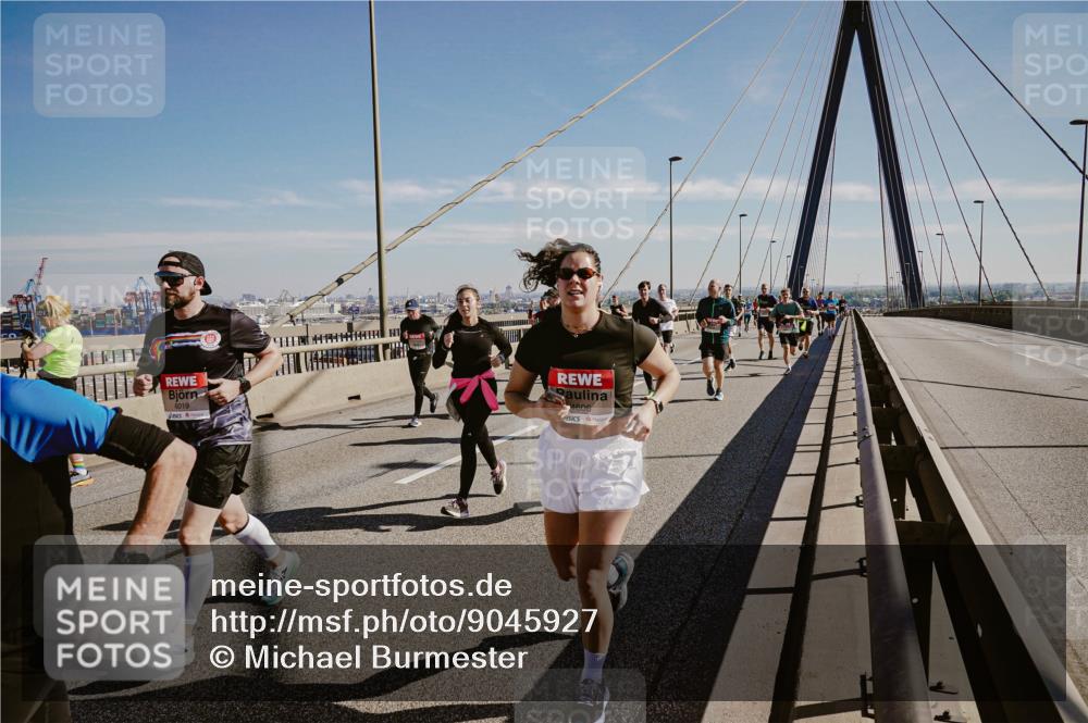 03.10.2025 - Köhlbrandbrückenlauf Michael Burmester http://msf.ph/oto/9045927 03.10.2025 12:28:23 Position 1 6019, 4606 meine-sportfotos.de