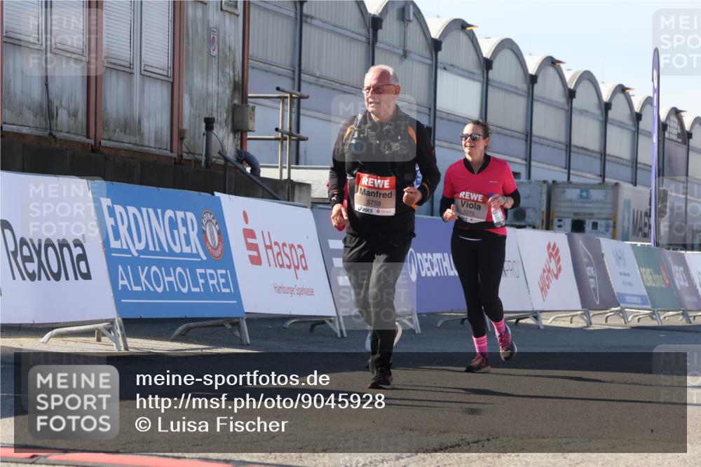 03.10.2025 - Köhlbrandbrückenlauf Luisa Fischer http://msf.ph/oto/9045928 03.10.2025 13:46:45 Ziel 5275, 5388, 5759 meine-sportfotos.de