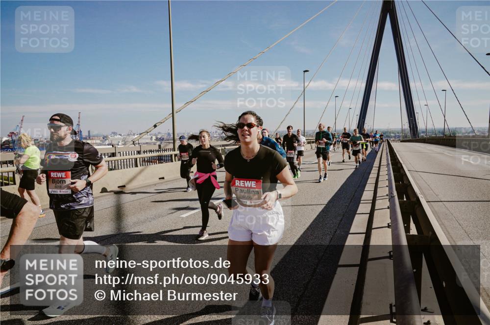 03.10.2025 - Köhlbrandbrückenlauf Michael Burmester http://msf.ph/oto/9045933 03.10.2025 12:28:23 Position 1 6019, 4606 meine-sportfotos.de