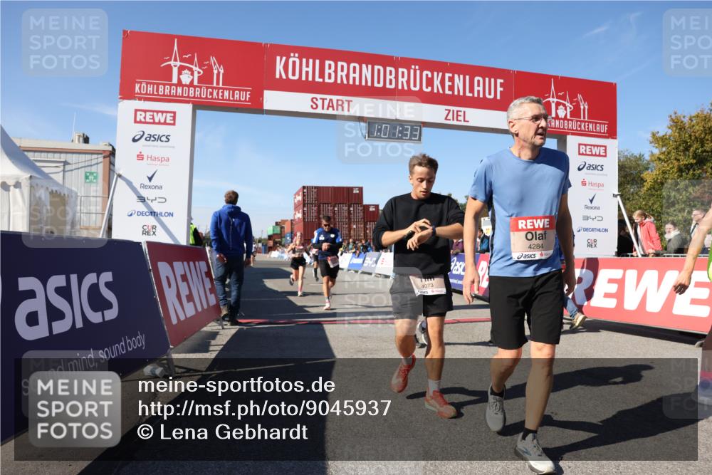 03.10.2025 - Köhlbrandbrückenlauf Lena Gebhardt http://msf.ph/oto/9045937 03.10.2025 13:01:33 Ziel 4047, 4073, 4199, 4219, 4220, 4284, 4292, 4304, 5424, 6187, 6775, 6801 meine-sportfotos.de