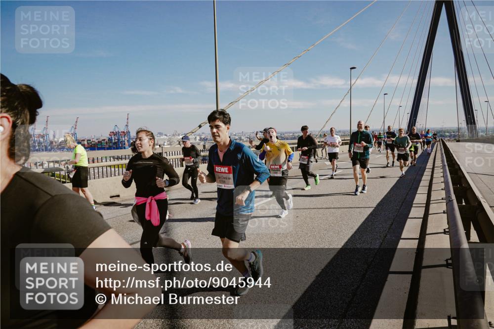 03.10.2025 - Köhlbrandbrückenlauf Michael Burmester http://msf.ph/oto/9045944 03.10.2025 12:28:24 Position 1 6788 meine-sportfotos.de