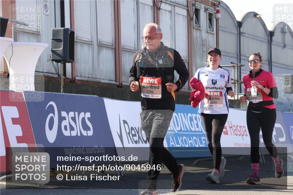 03.10.2025 - Köhlbrandbrückenlauf Luisa Fischer http://msf.ph/oto/9045946 03.10.2025 13:46:47 Ziel 5275, 5388, 5759 meine-sportfotos.de