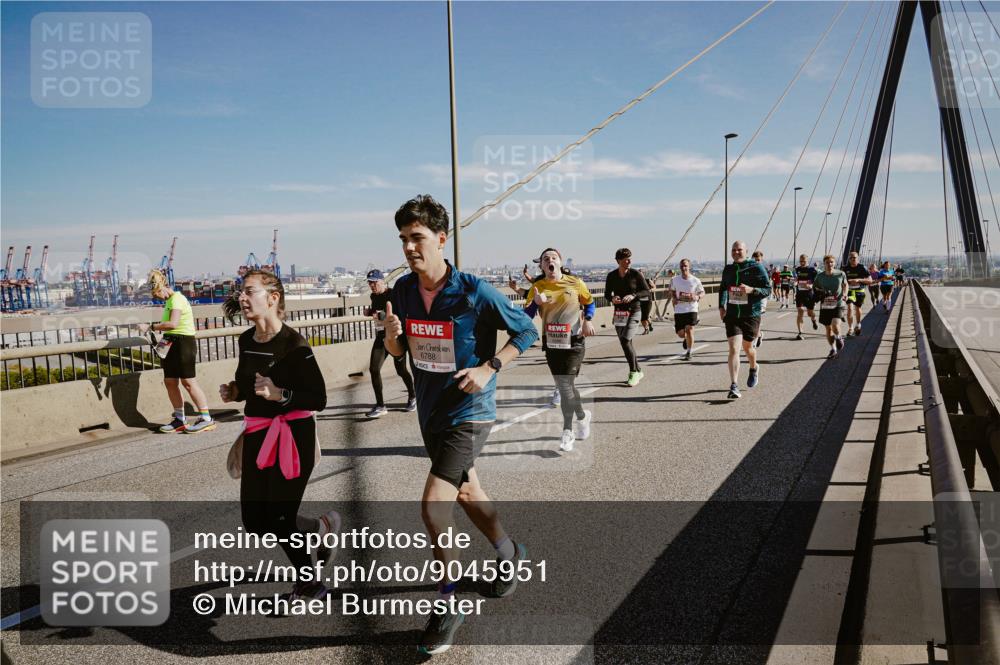 03.10.2025 - Köhlbrandbrückenlauf Michael Burmester http://msf.ph/oto/9045951 03.10.2025 12:28:24 Position 1 6788 meine-sportfotos.de